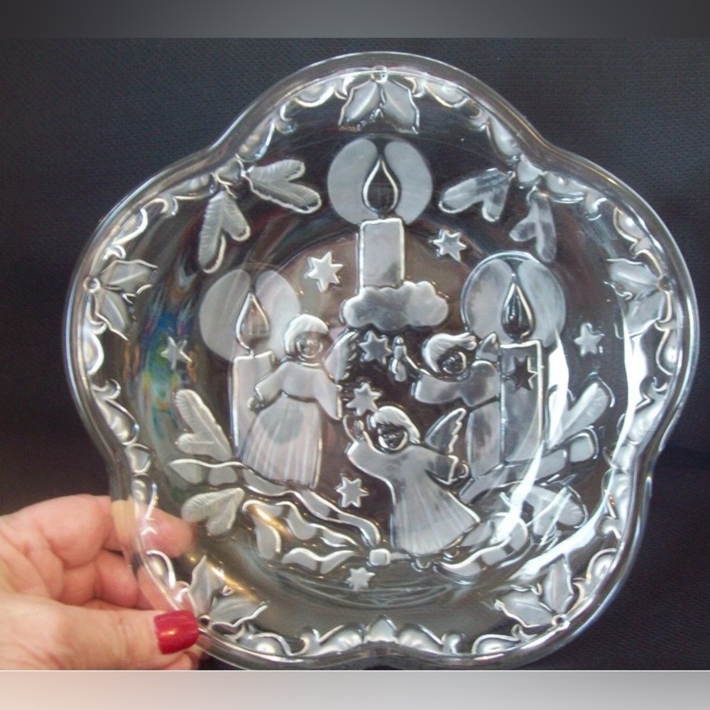 Vintage Candy Dish 
Walther Glas 
Sweets Dish 
Frosted Angels 
Germany 
c 1970s